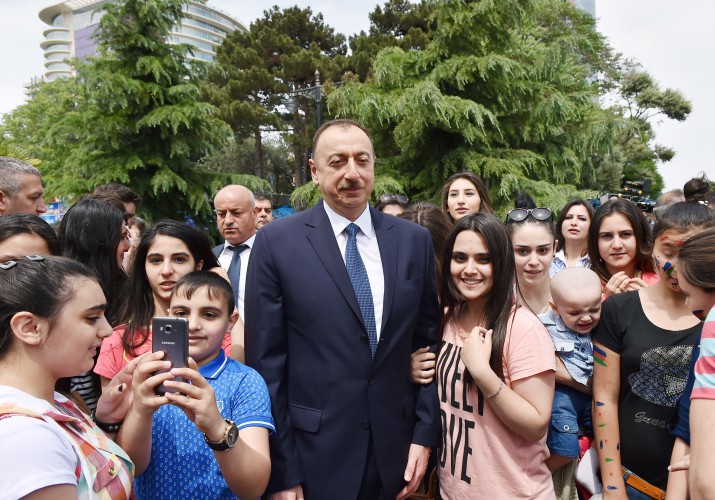 Prezident İlham Əliyev və xanımı Bakı Ağ Şəhər bulvarının açılışında iştirak ediblər (FOTO)