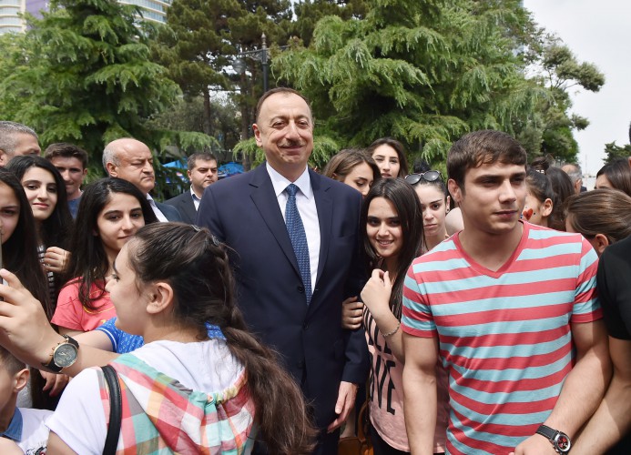 Prezident İlham Əliyev və xanımı Bakı Ağ Şəhər bulvarının açılışında iştirak ediblər (FOTO)