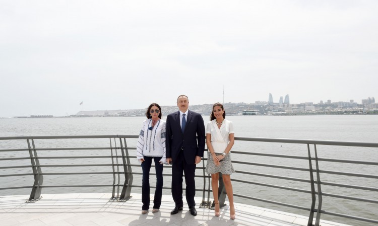 Prezident İlham Əliyev və xanımı Bakı Ağ Şəhər bulvarının açılışında iştirak ediblər (FOTO)
