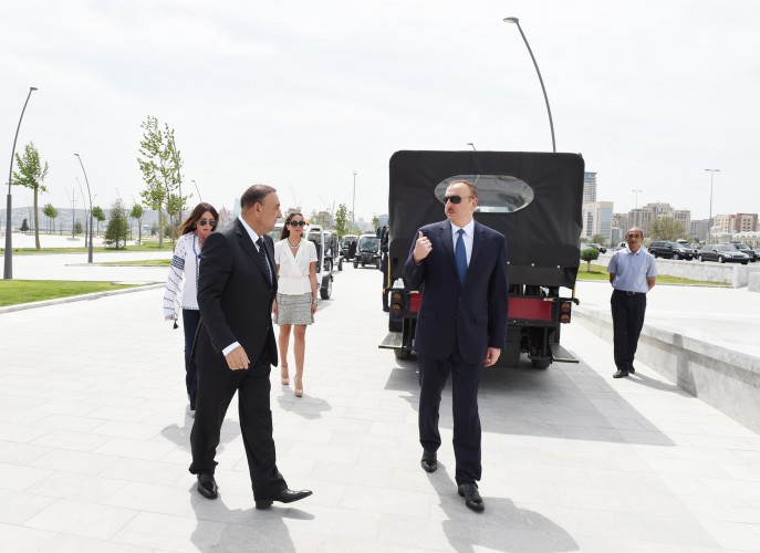 Prezident İlham Əliyev və xanımı Bakı Ağ Şəhər bulvarının açılışında iştirak ediblər (FOTO)