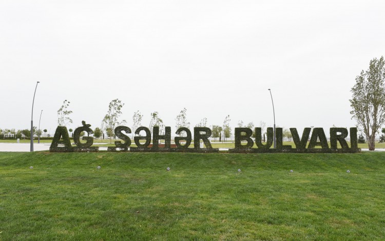 Prezident İlham Əliyev və xanımı Bakı Ağ Şəhər bulvarının açılışında iştirak ediblər (FOTO)