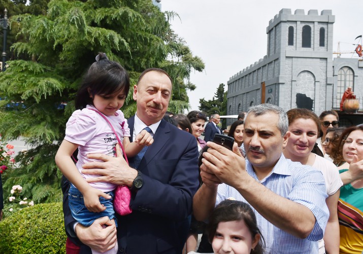 Prezident İlham Əliyev və xanımı Bakı Ağ Şəhər bulvarının açılışında iştirak ediblər (FOTO)