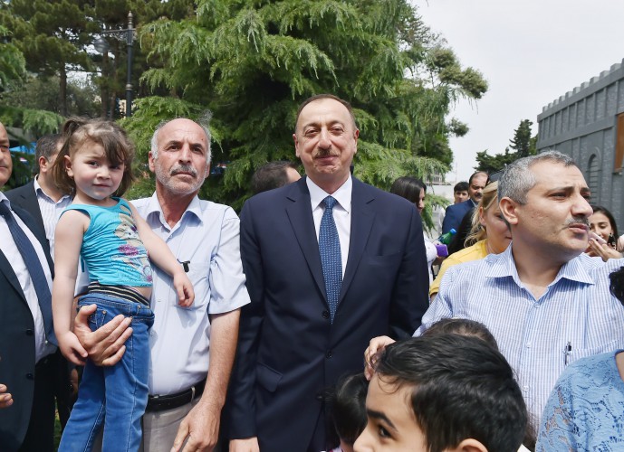 Prezident İlham Əliyev və xanımı Bakı Ağ Şəhər bulvarının açılışında iştirak ediblər (FOTO)