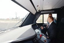 Prezident İlham Əliyev Bakıya gətirilən yeni elektrik qatarı ilə tanış olub (FOTO)