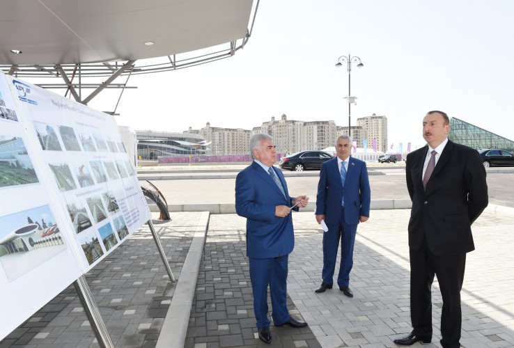 Prezident İlham Əliyev Bakıya gətirilən yeni elektrik qatarı ilə tanış olub (FOTO)