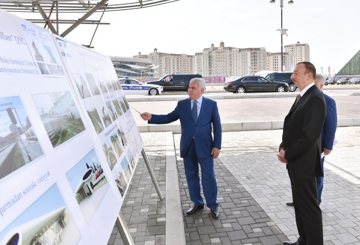Prezident İlham Əliyev Bakıya gətirilən yeni elektrik qatarı ilə tanış olub (FOTO)