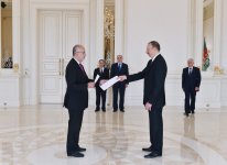 Prezident İlham Əliyev Meksikanın Azərbaycanda yeni təyin olunmuş səfirinin etimadnaməsini qəbul edib (FOTO)