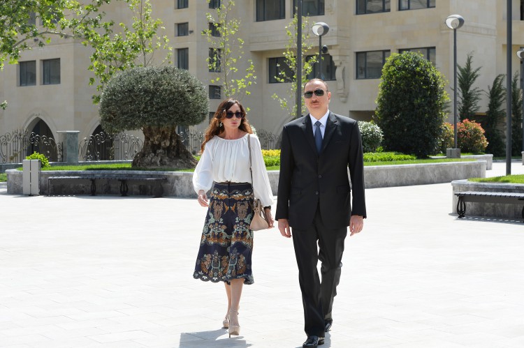 Prezident İlham Əliyev və xanımı Milli Konservatoriyanın yaxınlığında salınan yeni parkda yaradılan şəraitlə tanış olublar (FOTO)