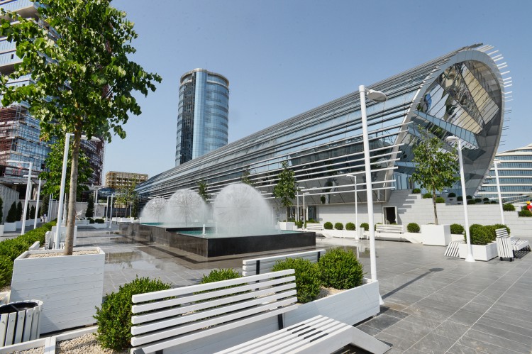 Prezident İlham Əliyev və xanımı Azərbaycan Boks Federasiyasının inzibati binasının və “Qafqaz Baku Sport Hotel”in açılışlarında iştirak ediblər (FOTO)