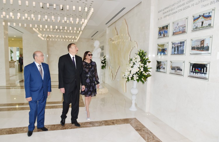Prezident İlham Əliyev və xanımı Azərbaycan Boks Federasiyasının inzibati binasının və “Qafqaz Baku Sport Hotel”in açılışlarında iştirak ediblər (FOTO)