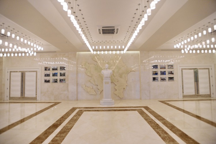 Prezident İlham Əliyev və xanımı Azərbaycan Boks Federasiyasının inzibati binasının və “Qafqaz Baku Sport Hotel”in açılışlarında iştirak ediblər (FOTO)
