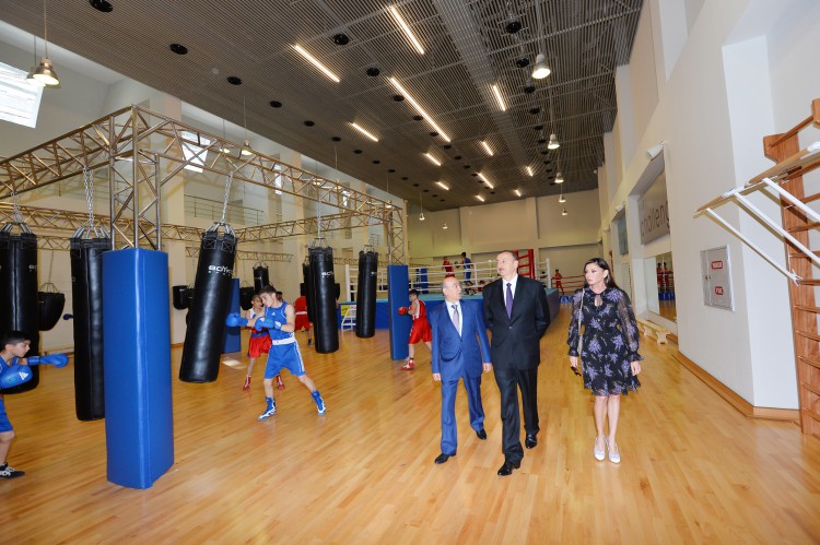 Prezident İlham Əliyev və xanımı Azərbaycan Boks Federasiyasının inzibati binasının və “Qafqaz Baku Sport Hotel”in açılışlarında iştirak ediblər (FOTO)