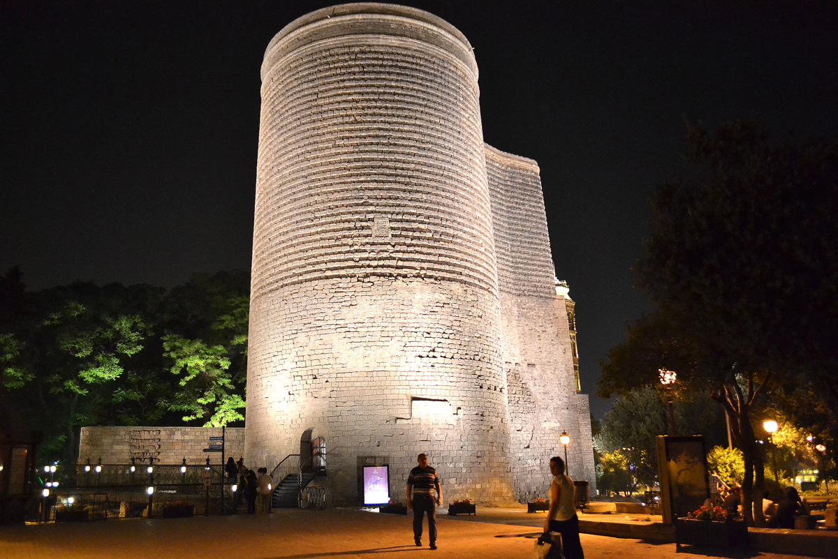 Bakı 2015: Bakıda gecə gəzintisi (FOTO)