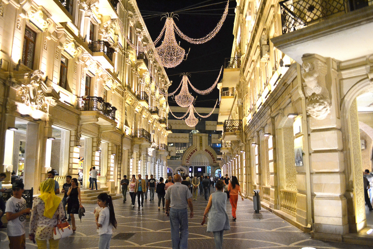 Bakı 2015: Bakıda gecə gəzintisi (FOTO)
