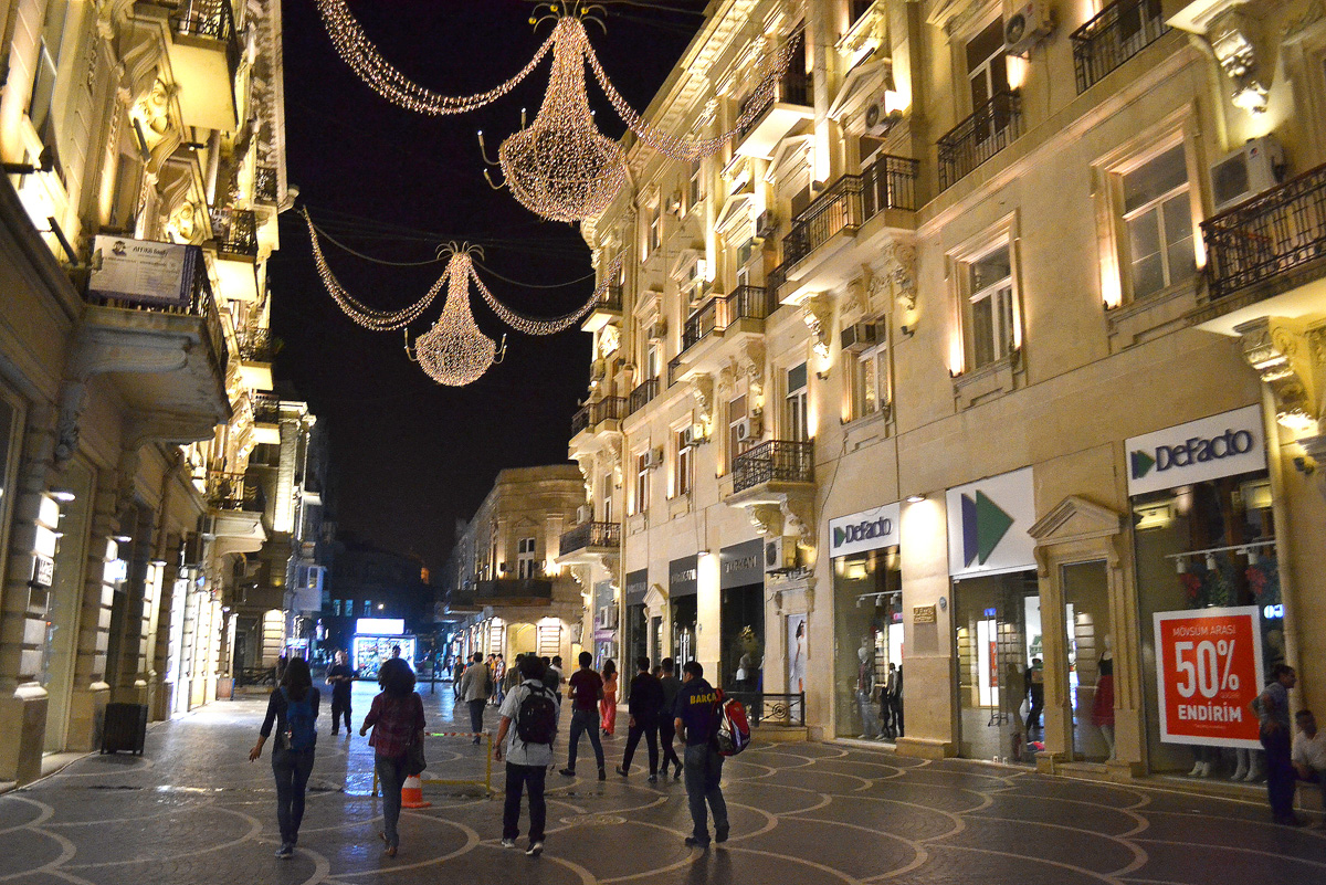 Bakı 2015: Bakıda gecə gəzintisi (FOTO)