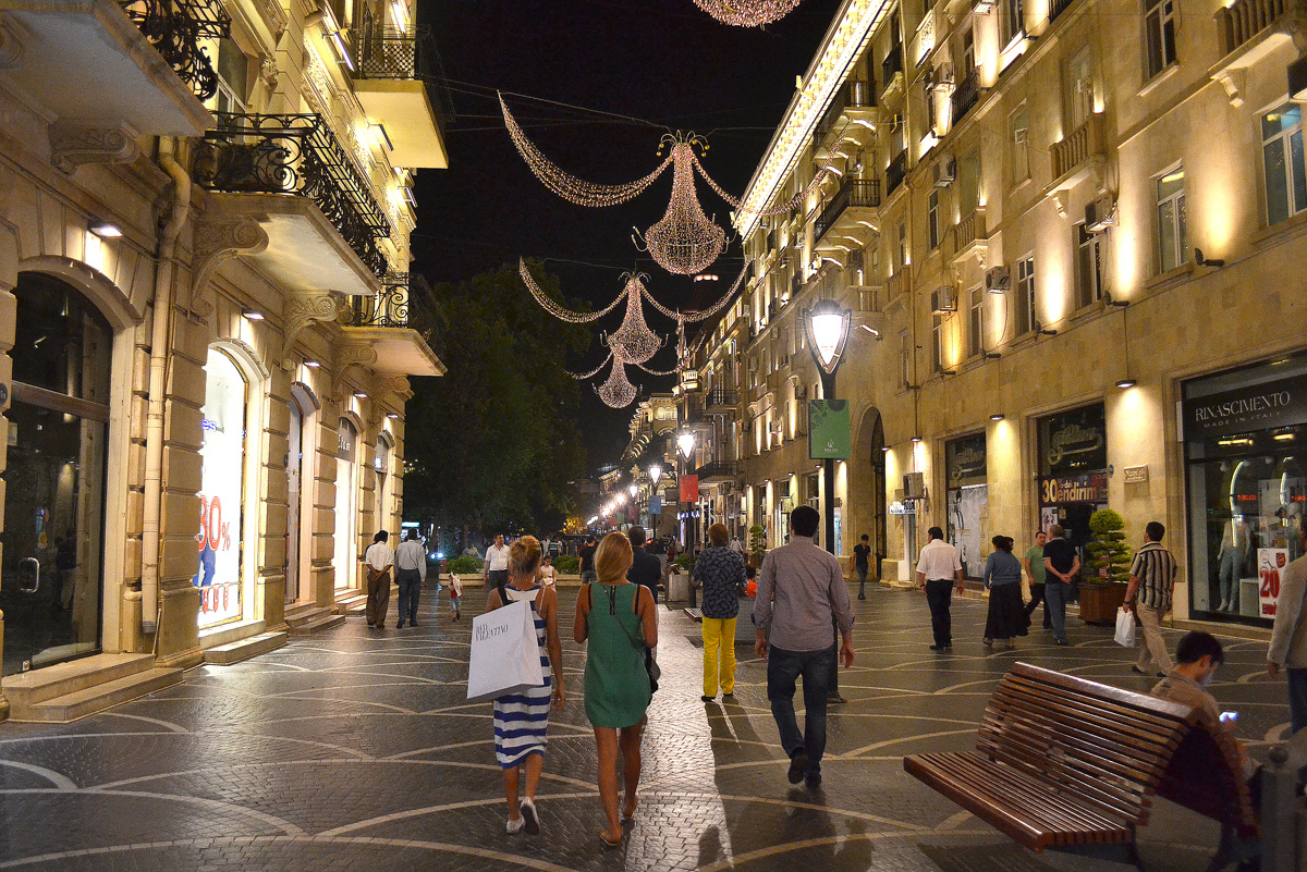 Bakı 2015: Bakıda gecə gəzintisi (FOTO)
