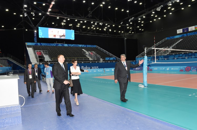 Prezident İlham Əliyev və xanımı Avropa Oyunlarında idman yarışlarının keçiriləcəyi "Baku Crystall Hall"da yaradılan şəraitlə tanış olublar (FOTO)