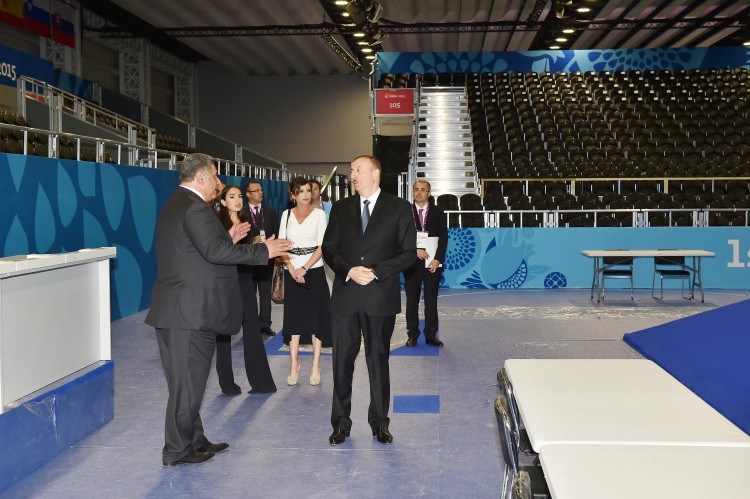 Prezident İlham Əliyev və xanımı Avropa Oyunlarında idman yarışlarının keçiriləcəyi "Baku Crystall Hall"da yaradılan şəraitlə tanış olublar (FOTO)