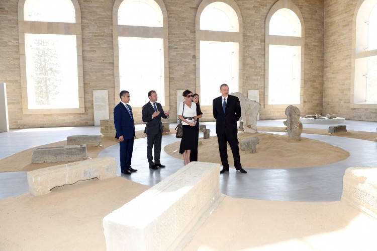 Prezident İlham Əliyev və xanımı Daş salnamə muzeyinin açılışında iştirak ediblər (FOTO)