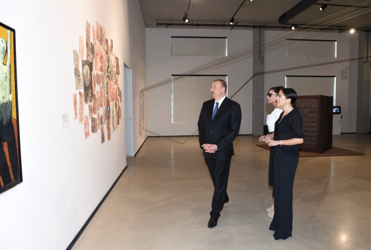 Prezident İlham Əliyev və xanımı YARAT Müasir İncəsənət Mərkəzinin ilk daimi məkanı ilə tanış olublar (FOTO)