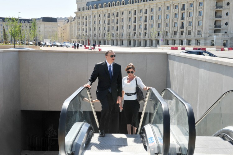 Prezident İlham Əliyev və xanımı Bayıl bulvarında inşa olunmuş piyada keçidinin açılışında iştirak ediblər (FOTO)