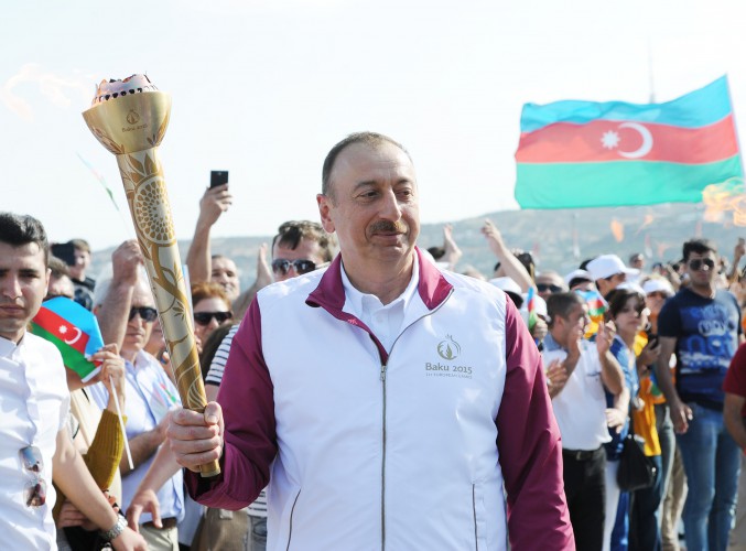 Prezident İlham Əliyev Dənizkənarı Milli Parkdakı “Sadko” limanında Avropa Oyunlarının məşəlini qəbul etdi (FOTO)