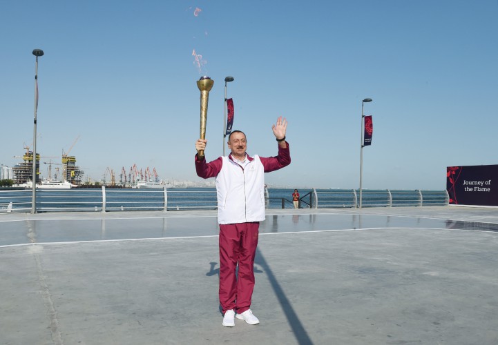 Prezident İlham Əliyev Dənizkənarı Milli Parkdakı “Sadko” limanında Avropa Oyunlarının məşəlini qəbul etdi (FOTO)