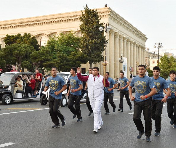 Prezident İlham Əliyev Dənizkənarı Milli Parkdakı “Sadko” limanında Avropa Oyunlarının məşəlini qəbul etdi (FOTO)