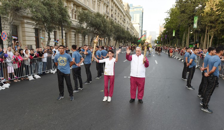 Prezident İlham Əliyev Dənizkənarı Milli Parkdakı “Sadko” limanında Avropa Oyunlarının məşəlini qəbul etdi (FOTO)