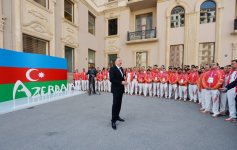 Prezident İlham Əliyev və xanımı Azərbaycanı birinci Avropa Oyunlarında təmsil edəcək idmançılarla görüşüblər (FOTO)
