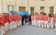 Prezident İlham Əliyev və xanımı Azərbaycanı birinci Avropa Oyunlarında təmsil edəcək idmançılarla görüşüblər (FOTO)