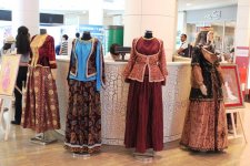 Avropa Oyunları ərəfəsində Azərbaycan milli geyimlərinin sərgisi (FOTO)