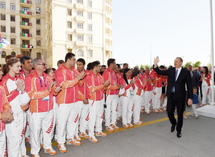 Prezident İlham Əliyev və xanımı Azərbaycanı birinci Avropa Oyunlarında təmsil edəcək idmançılarla görüşüblər (FOTO)
