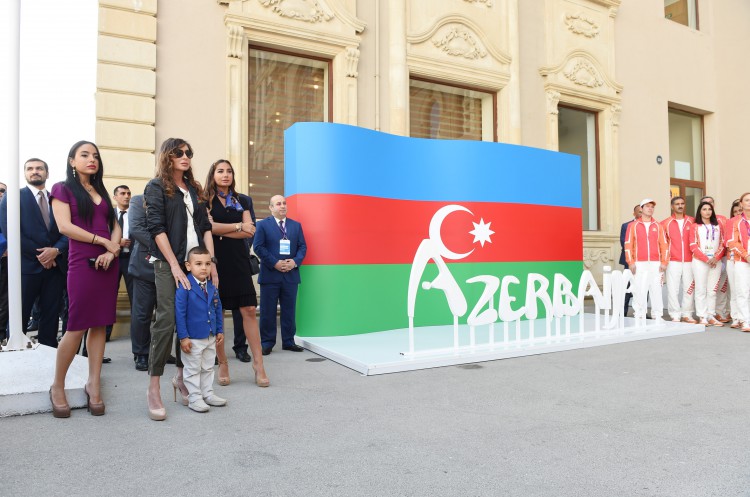 Prezident İlham Əliyev və xanımı Azərbaycanı birinci Avropa Oyunlarında təmsil edəcək idmançılarla görüşüblər (FOTO)