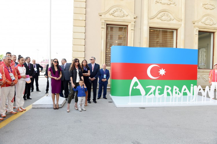Prezident İlham Əliyev və xanımı Azərbaycanı birinci Avropa Oyunlarında təmsil edəcək idmançılarla görüşüblər (FOTO)