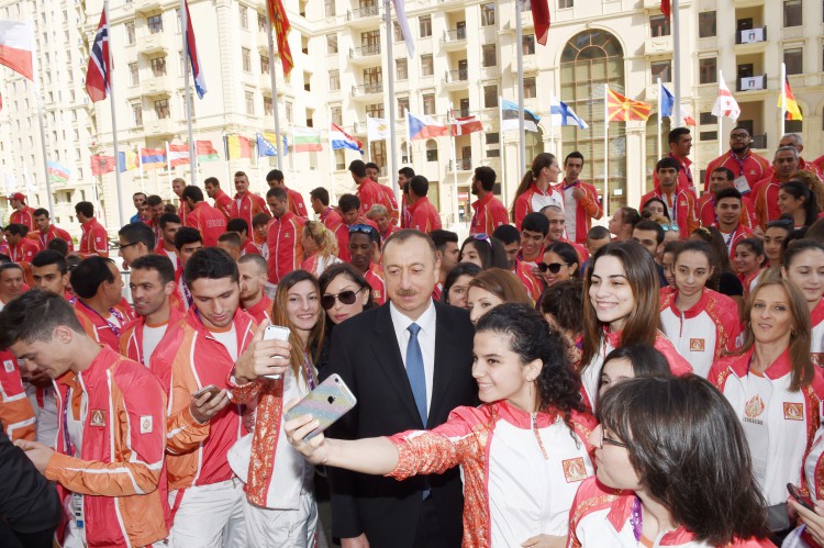 Prezident İlham Əliyev və xanımı Azərbaycanı birinci Avropa Oyunlarında təmsil edəcək idmançılarla görüşüblər (FOTO)