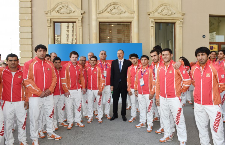 Prezident İlham Əliyev və xanımı Azərbaycanı birinci Avropa Oyunlarında təmsil edəcək idmançılarla görüşüblər (FOTO)