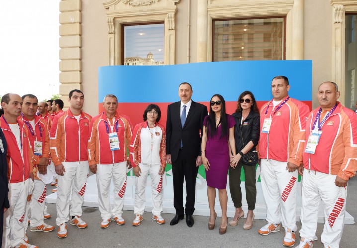Prezident İlham Əliyev və xanımı Azərbaycanı birinci Avropa Oyunlarında təmsil edəcək idmançılarla görüşüblər (FOTO)