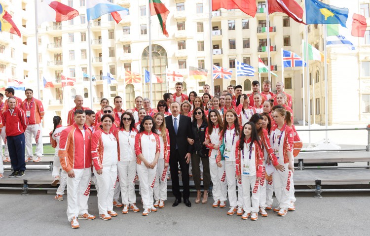 Prezident İlham Əliyev və xanımı Azərbaycanı birinci Avropa Oyunlarında təmsil edəcək idmançılarla görüşüblər (FOTO)