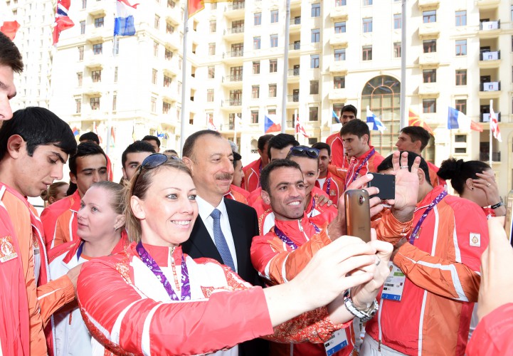 Prezident İlham Əliyev və xanımı Azərbaycanı birinci Avropa Oyunlarında təmsil edəcək idmançılarla görüşüblər (FOTO)