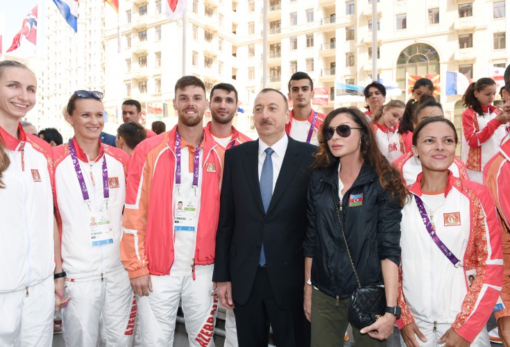 Prezident İlham Əliyev və xanımı Azərbaycanı birinci Avropa Oyunlarında təmsil edəcək idmançılarla görüşüblər (FOTO)