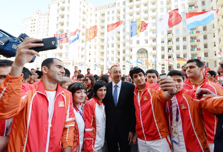 Prezident İlham Əliyev və xanımı Azərbaycanı birinci Avropa Oyunlarında təmsil edəcək idmançılarla görüşüblər (FOTO)