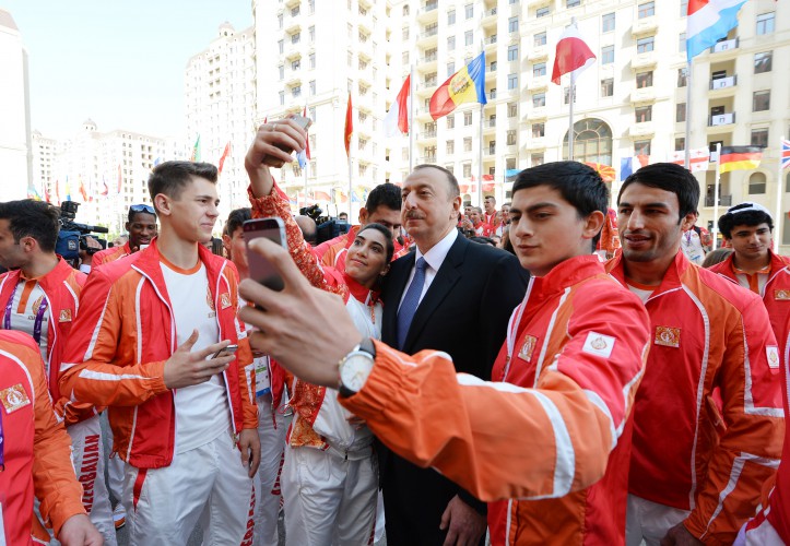 Prezident İlham Əliyev və xanımı Azərbaycanı birinci Avropa Oyunlarında təmsil edəcək idmançılarla görüşüblər (FOTO)