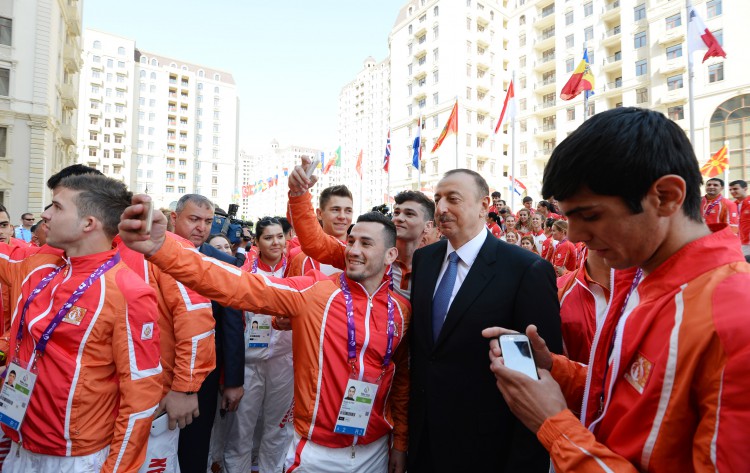 Prezident İlham Əliyev və xanımı Azərbaycanı birinci Avropa Oyunlarında təmsil edəcək idmançılarla görüşüblər (FOTO)