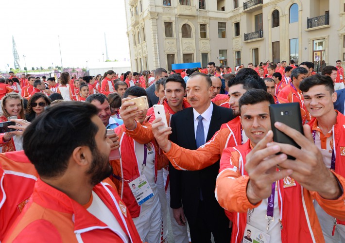 Prezident İlham Əliyev və xanımı Azərbaycanı birinci Avropa Oyunlarında təmsil edəcək idmançılarla görüşüblər (FOTO)