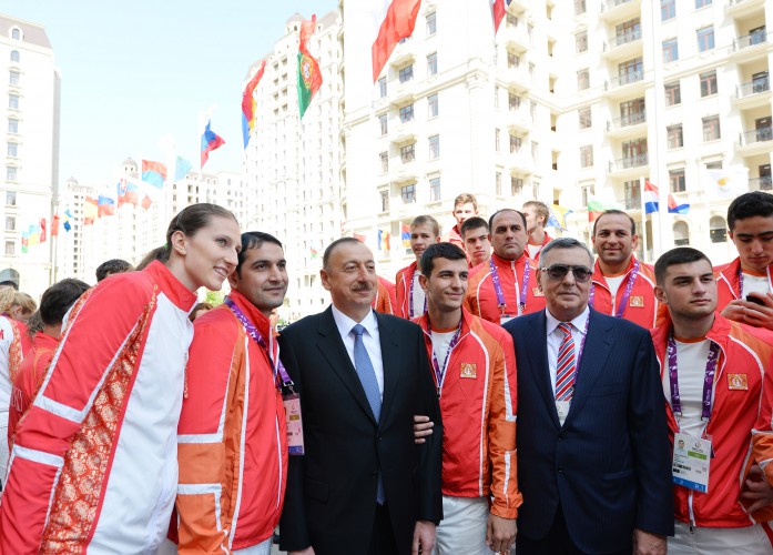 Prezident İlham Əliyev və xanımı Azərbaycanı birinci Avropa Oyunlarında təmsil edəcək idmançılarla görüşüblər (FOTO)