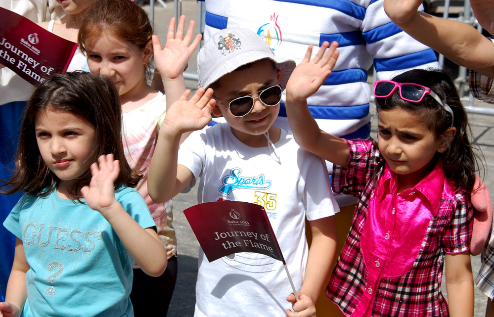 Avropa Oyunlarının məşəlinin İçərişəhər estafeti (FOTO)