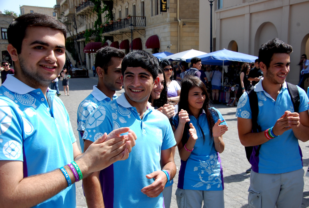 Avropa Oyunlarının məşəlinin İçərişəhər estafeti (FOTO)