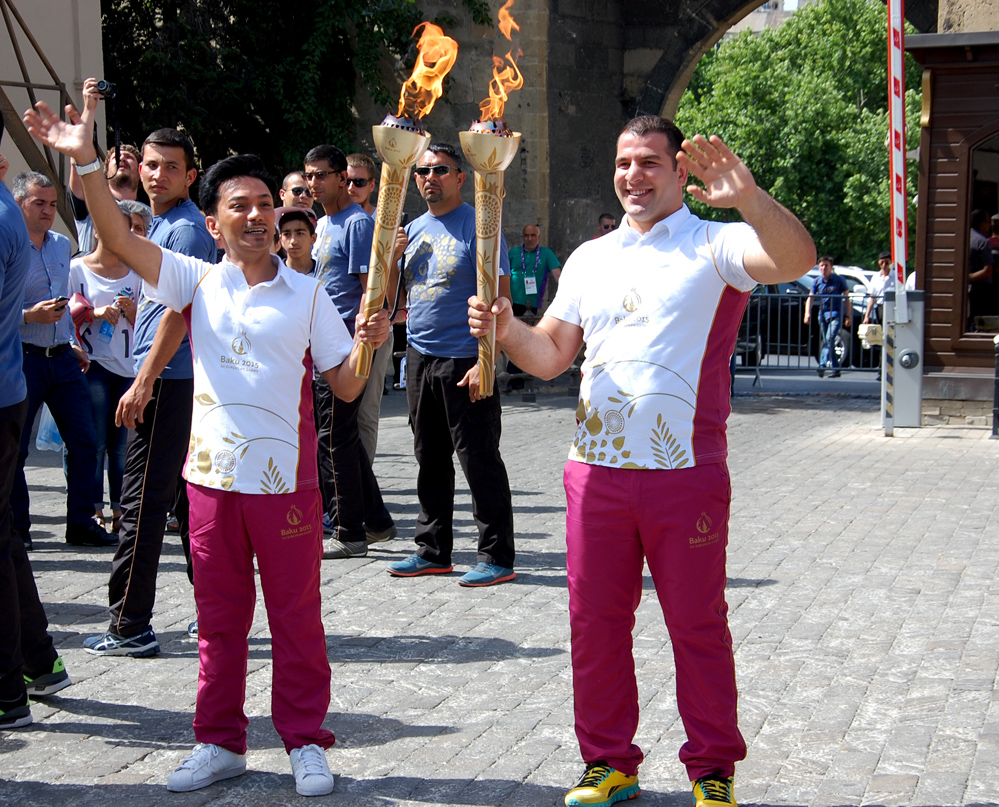 Avropa Oyunlarının məşəlinin İçərişəhər estafeti (FOTO)