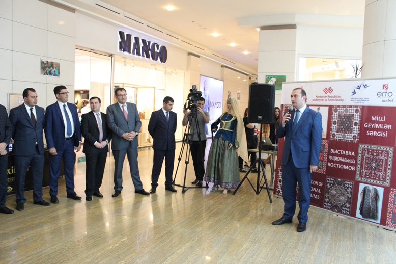 Avropa Oyunları ərəfəsində Azərbaycan milli geyimlərinin sərgisi (FOTO)